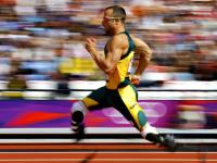 IM电竞博彩-赛道上的王者，球场上的传奇，詹姆斯跨界接管F1揭幕战，雄鹿终结活塞连败神话