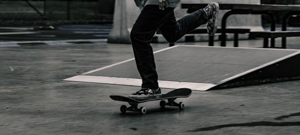 IM电竞下载-塞恩斯领衔雷诺逆袭，策略与坚韧力克红牛王朝