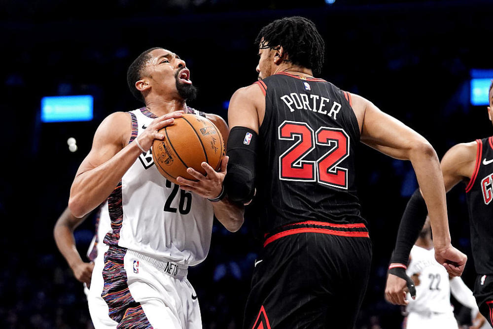 关于猛龙vs篮网，赛迪斯接连火爆砍下三分的信息