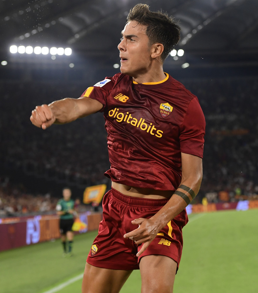 包含曼市大胜伊斯特汉普顿，领跑积分榜的词条