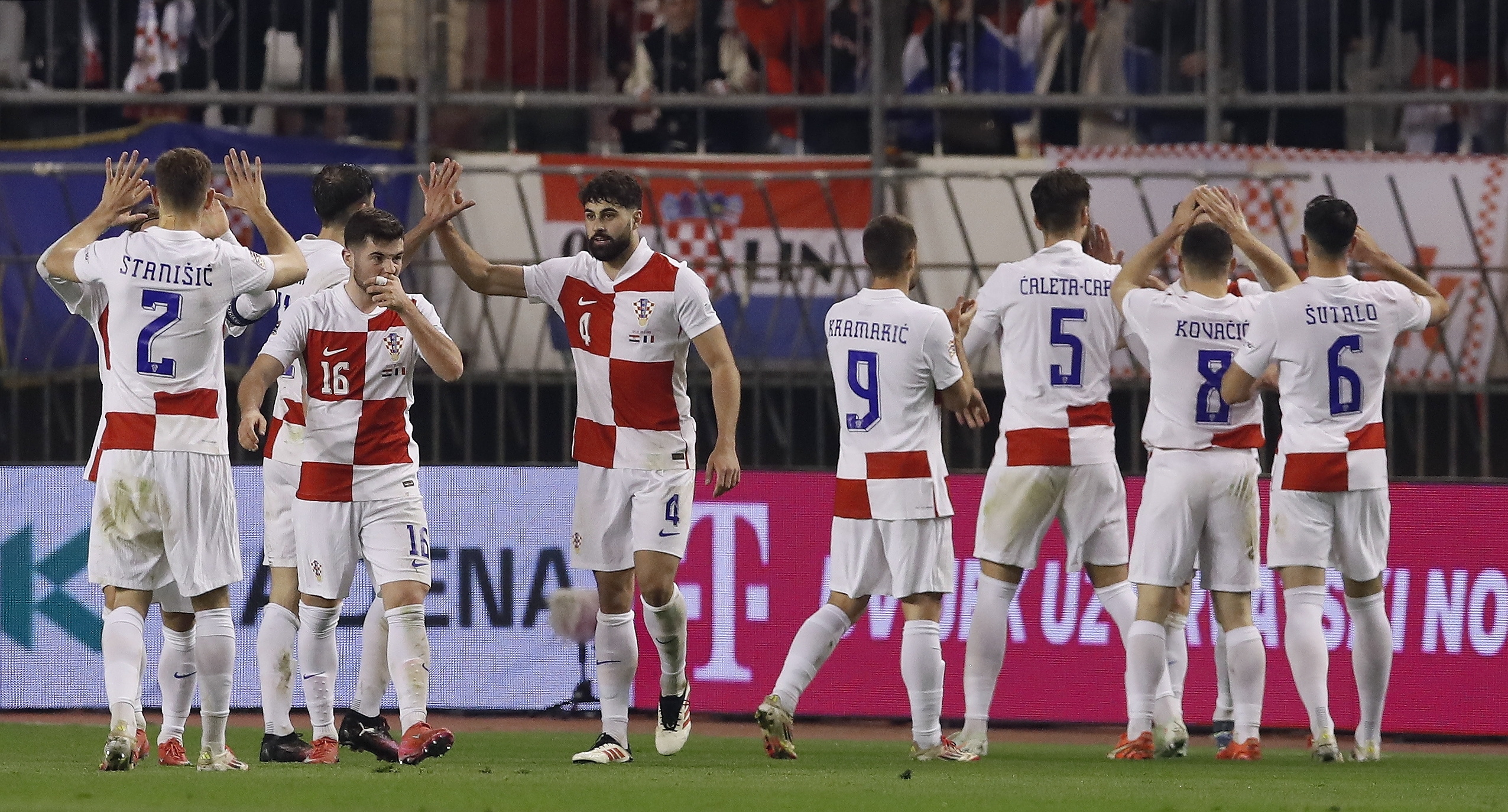 克罗地亚队在欧国联比赛中表现抢眼，晋级四强