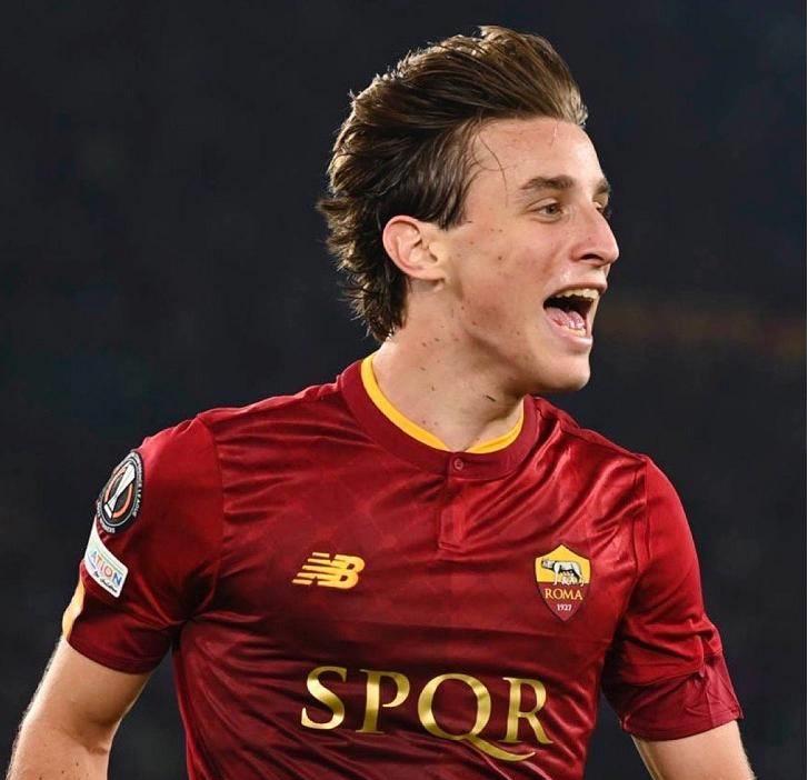 新西兰足球队一击致命，成功晋级半决赛