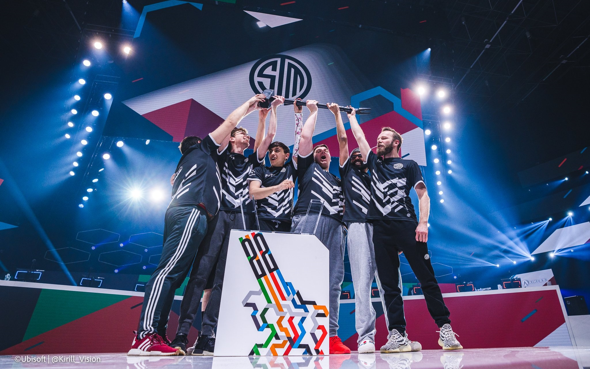 包含TeamEmpire鏖战TSM，Ming统治全场的词条