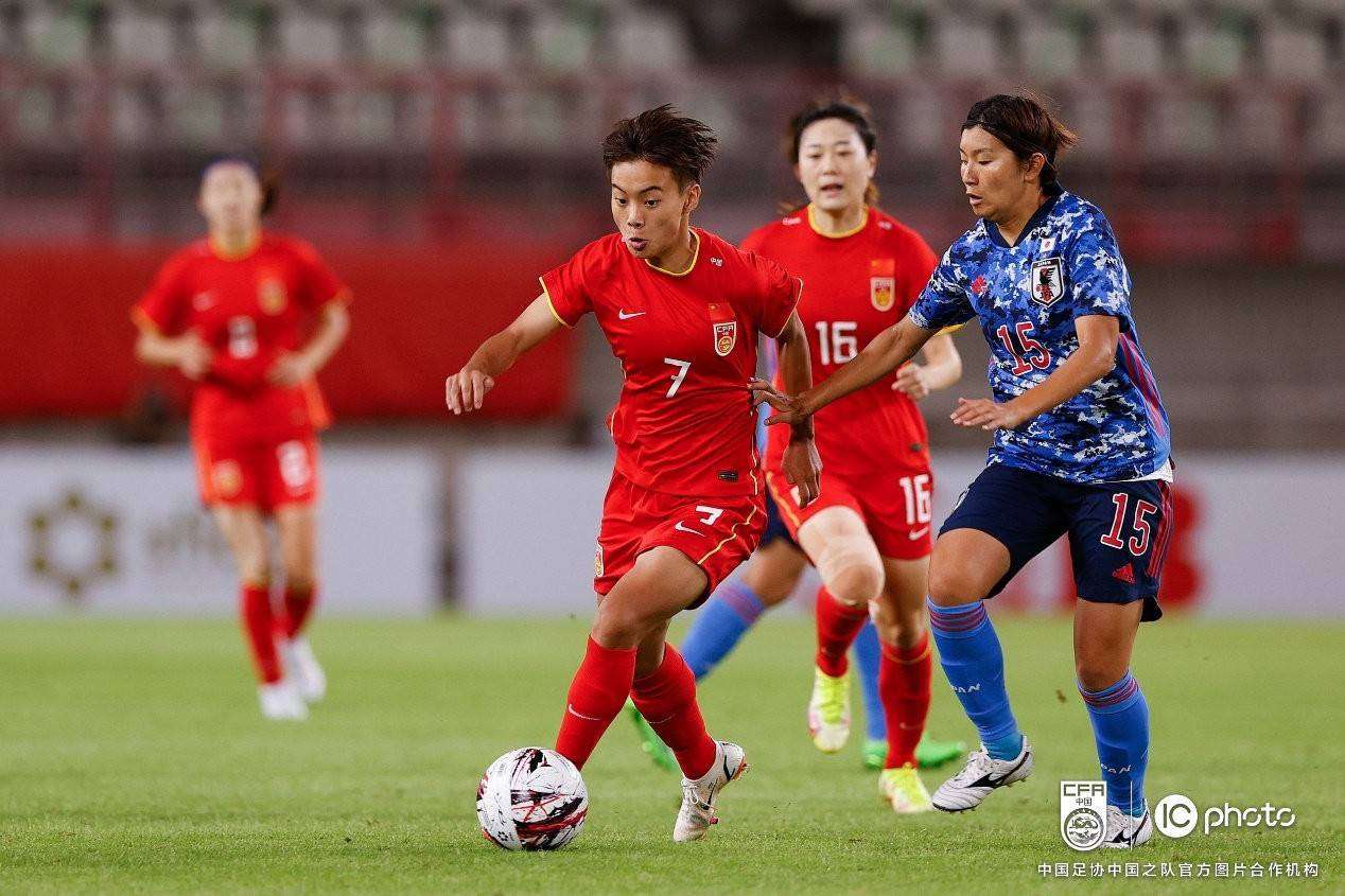 包含芬兰女足队表现抢眼赢得尊重的词条