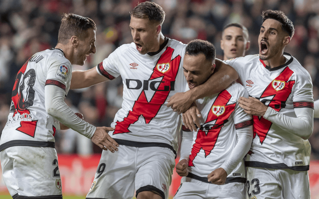 弗赖堡惊险获胜，全队士气高涨的简单介绍