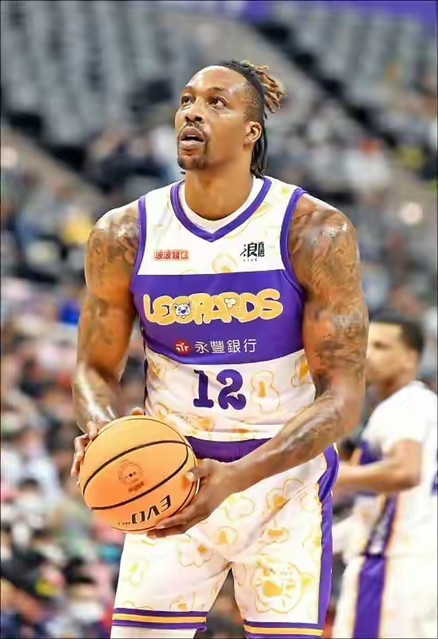 篮球名将霍华德再次回归，球队战力大增