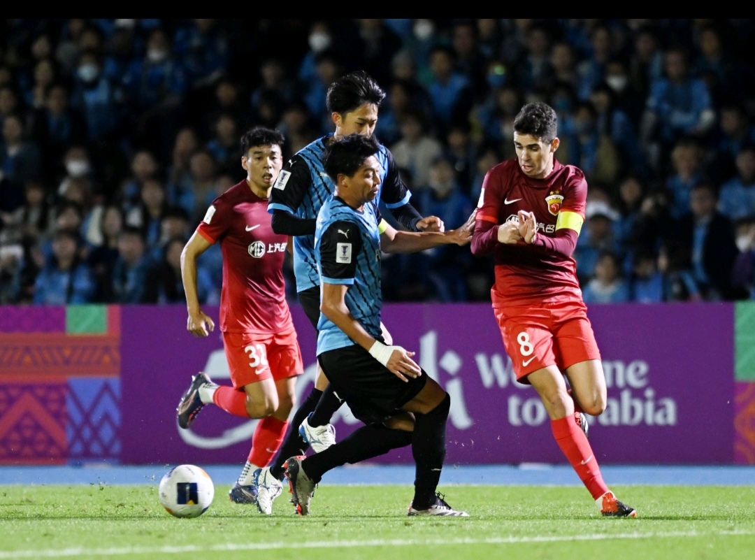 亚洲足球精彩瞬间，球星闪耀赛场的简单介绍