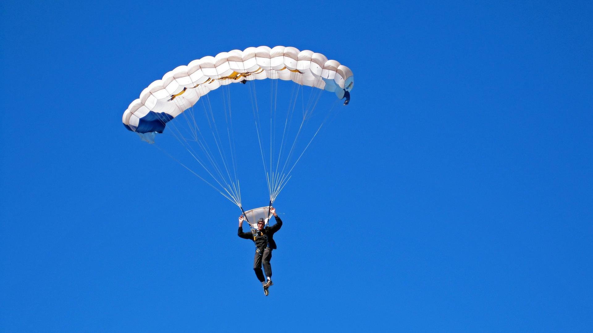 当不可阻挡遇见铜墙铁壁，姆巴佩的利刃如何刺穿拜仁的南美式封锁？