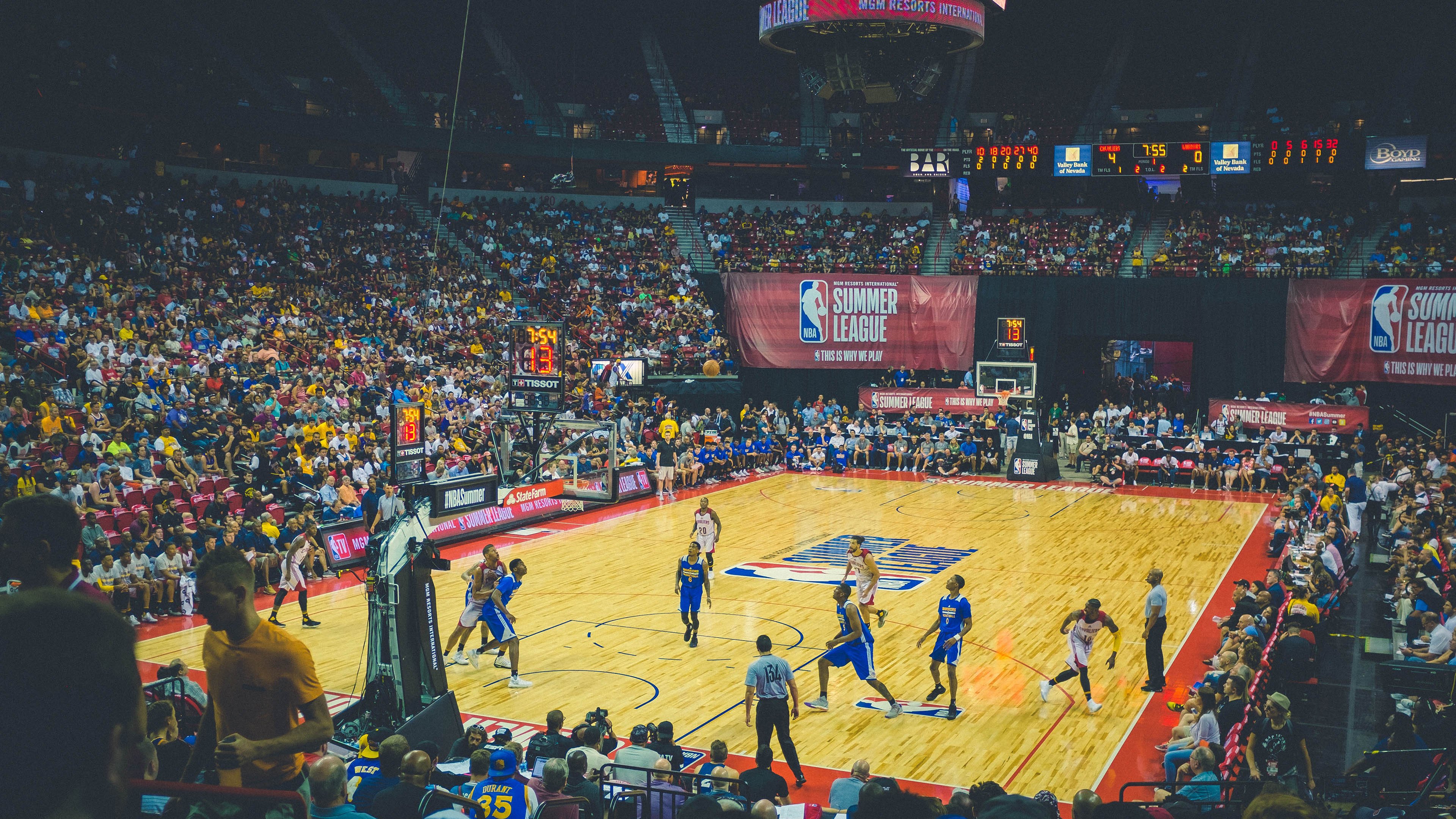 赛道新秩序，皮亚斯特里高光表现，阿斯顿马丁完胜红牛车队